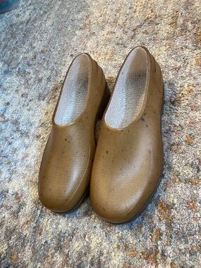 PLASTICANA HEMP GARDEN CLOGS IN SEPIA